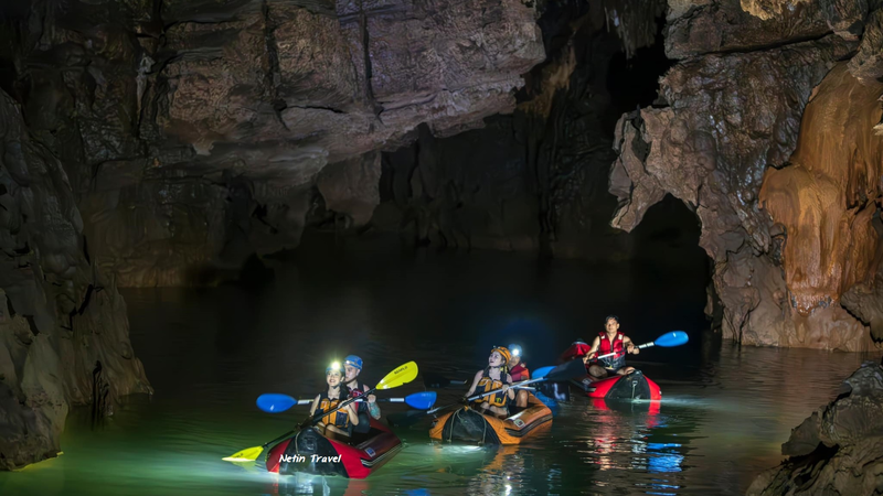 Kayaking 4.5km at Phong Nha Cave (6)
